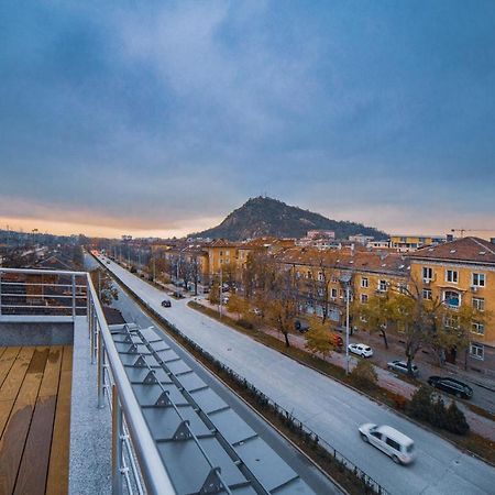 A&M Hotel With Free Parking 플로브디프 외부 사진