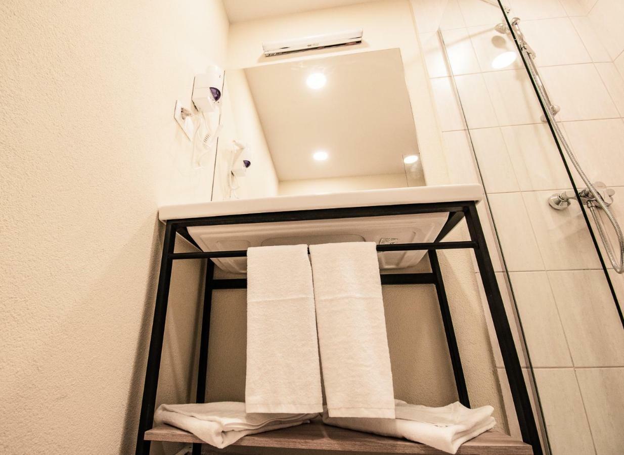 A&M Hotel With Free Parking 플로브디프 외부 사진