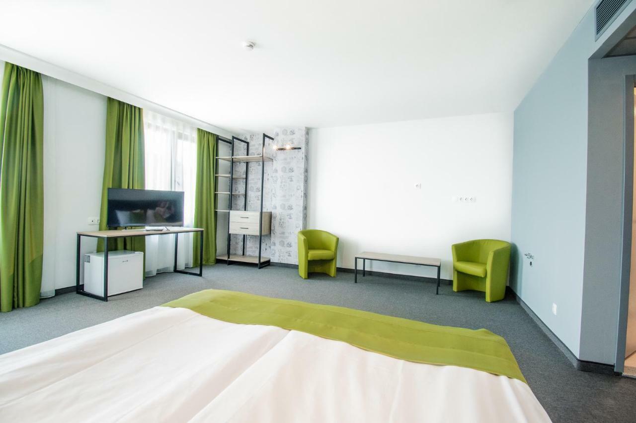 A&M Hotel With Free Parking 플로브디프 외부 사진