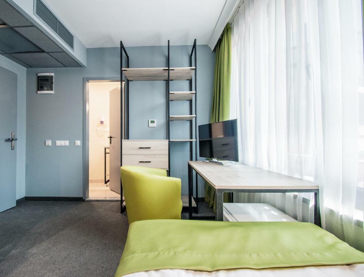 A&M Hotel With Free Parking 플로브디프 외부 사진