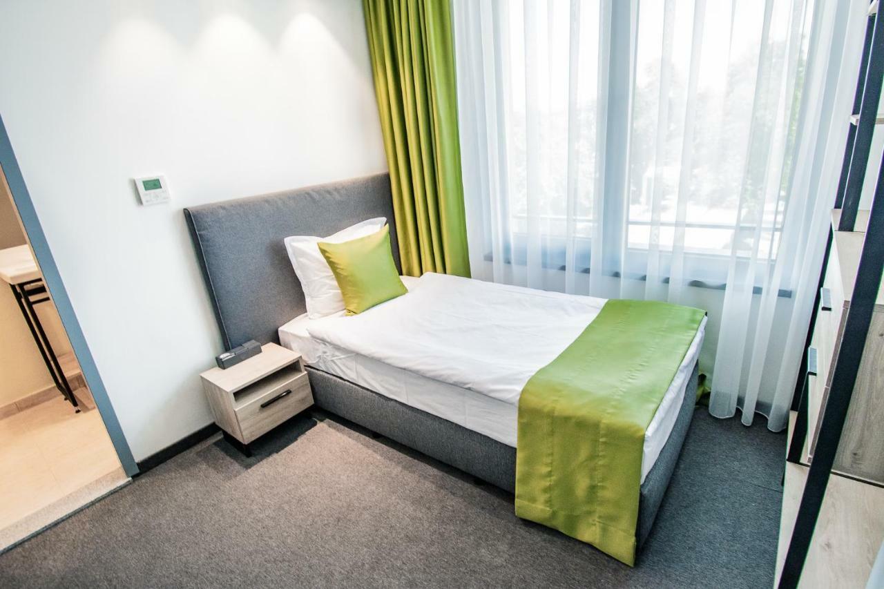 A&M Hotel With Free Parking 플로브디프 외부 사진
