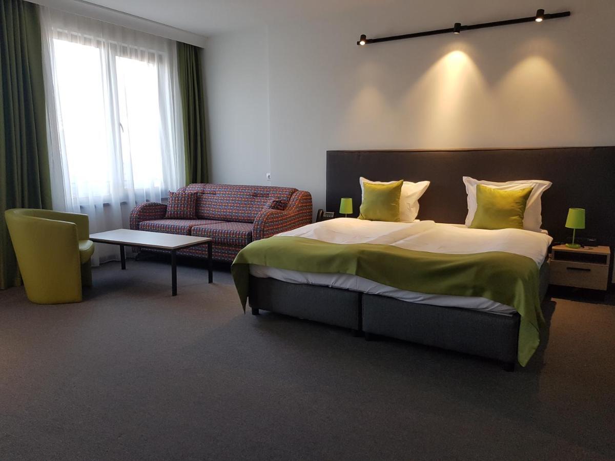A&M Hotel With Free Parking 플로브디프 외부 사진