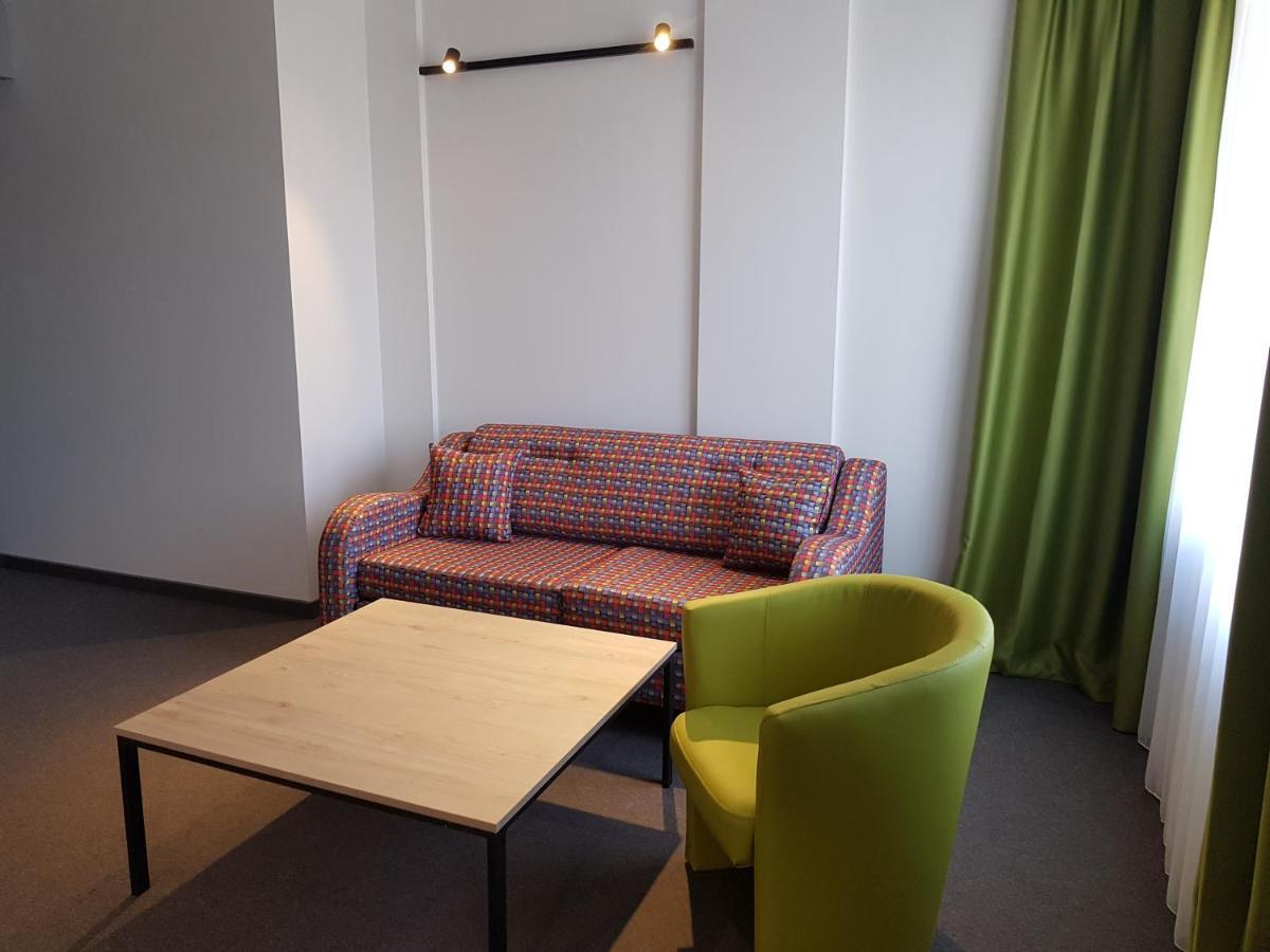 A&M Hotel With Free Parking 플로브디프 외부 사진